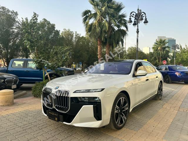 2023 BMW 7 Series 735i