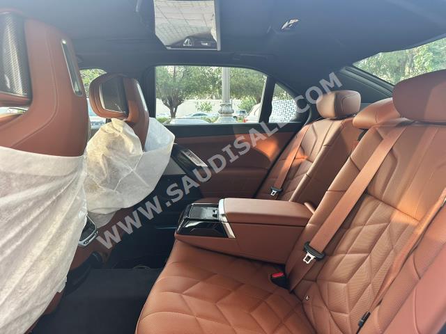 2023 BMW 7 Series 735i