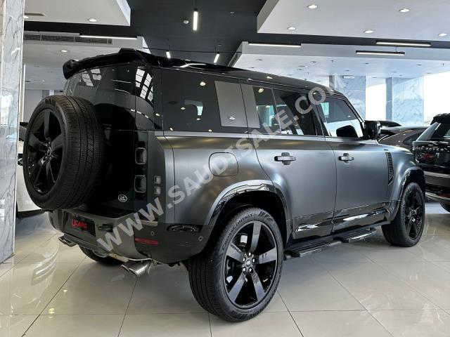 2023 لاند روفر ديفيندر إصدار كارباثيان