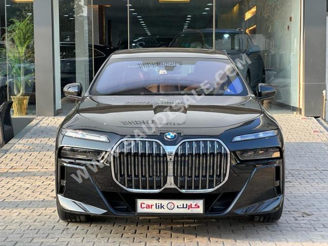 2024 بي ام دبليو الفئة السابعة 735 إل أي