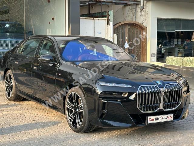 2024 بي ام دبليو الفئة السابعة 735 إل أي