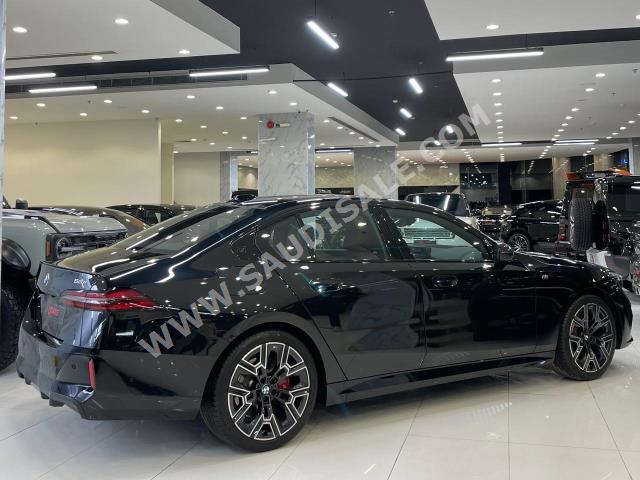 2024 بي ام دبليو الفئة الخامسة 520 أي