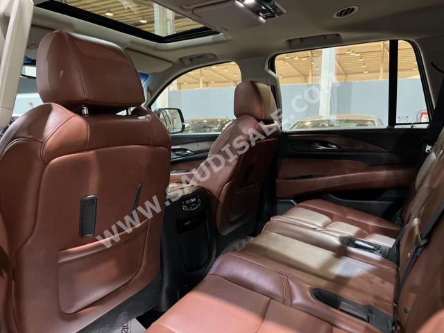 2016 كاديلاك اسكاليد بلاتينيوم