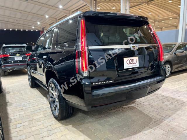 2016 كاديلاك اسكاليد بلاتينيوم