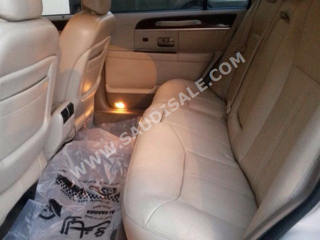 2004 Lincoln Town Car