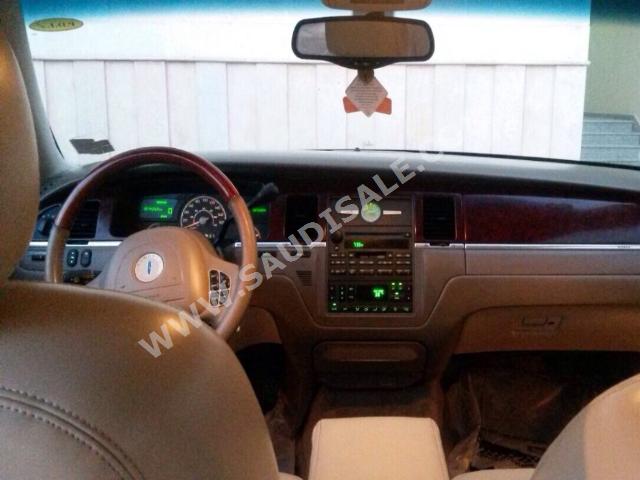 2004 Lincoln Town Car