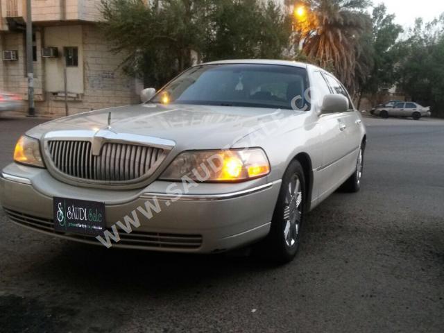 2004 Lincoln Town Car