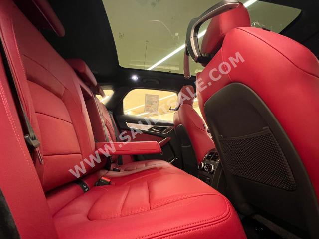 2022 جاكوار اف-بيس