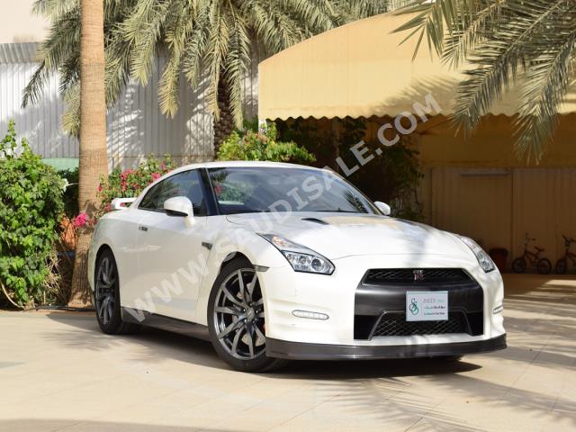 2014 نيسان جي تي - ار