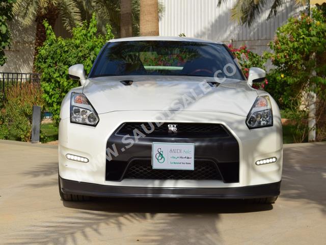 2014 نيسان جي تي - ار