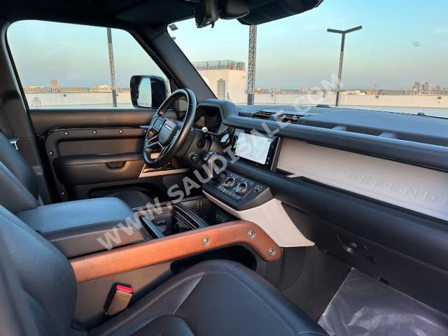 2022 لاند روفر ديفيندر اتش اس اي