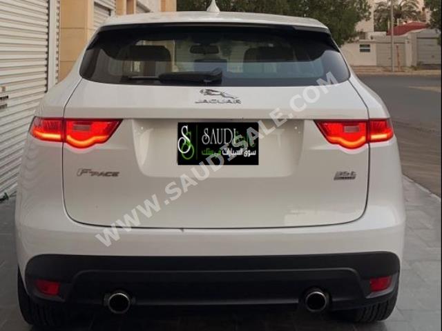 2017 جاكوار اف-بيس