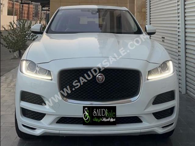 2017 جاكوار اف-بيس