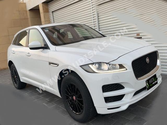 2017 جاكوار اف-بيس