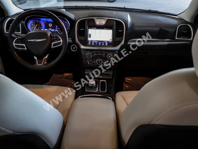 2021 كرايسلر 300 سي