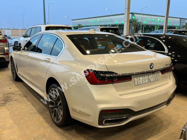 2021 بي ام دبليو الفئة السابعة 730 إل أي