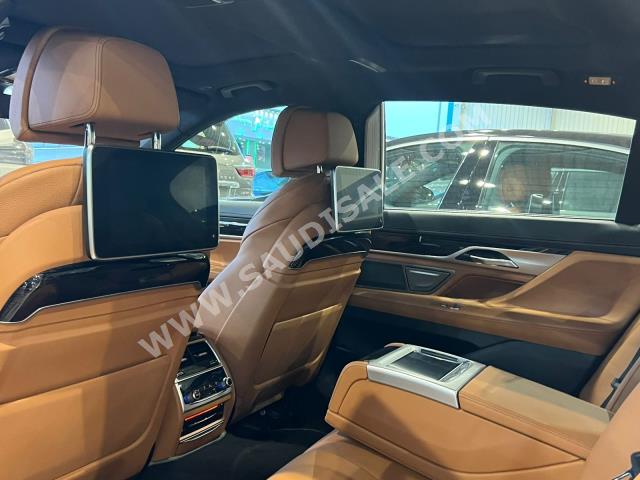 2021 بي ام دبليو الفئة السابعة 730 إل أي