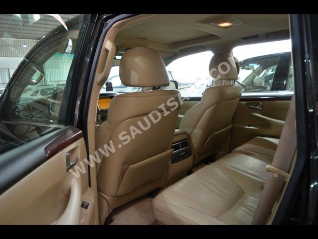 2011 لكزس إل إكس 570