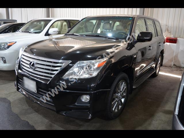 2011 لكزس إل إكس 570