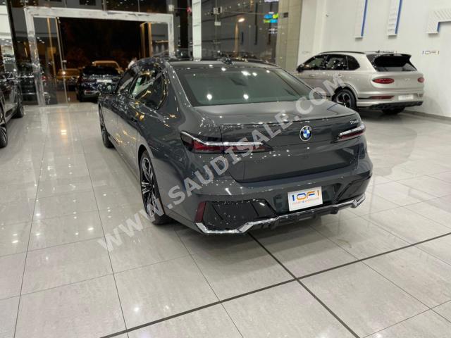 2023 بي ام دبليو الفئة السابعة 735 إل أي