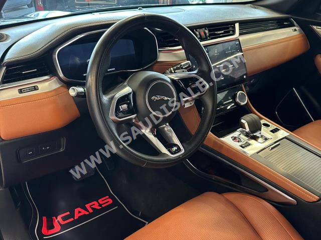 2021 جاكوار اف-بيس