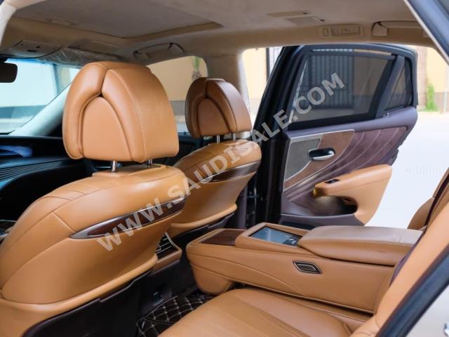 2018 لكزس إل إس 500