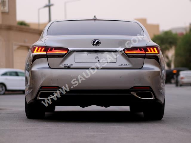 2018 لكزس إل إس 500