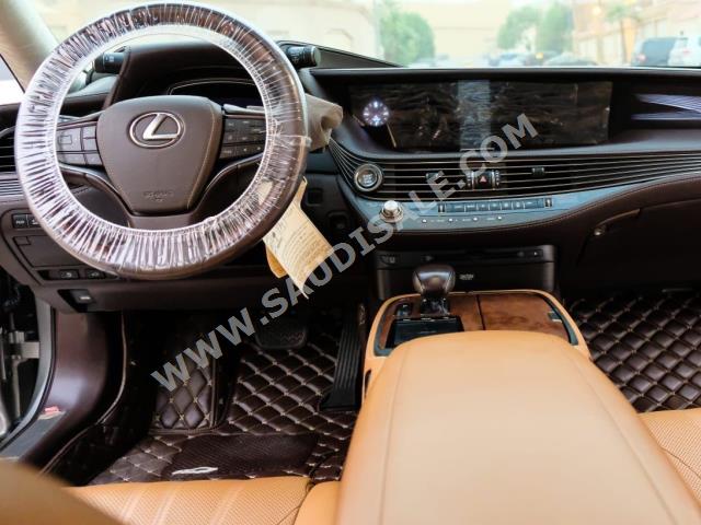 2018 لكزس إل إس 500