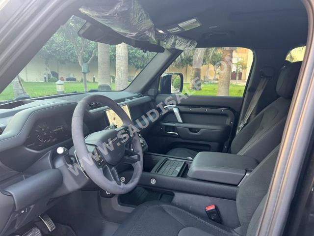 2023 لاند روفر ديفيندر 110 ادفانتشر