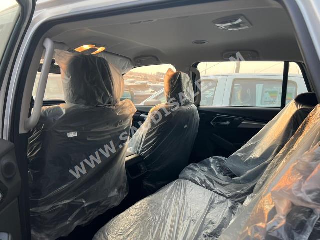 2023 ايسوزو ام يو اكس