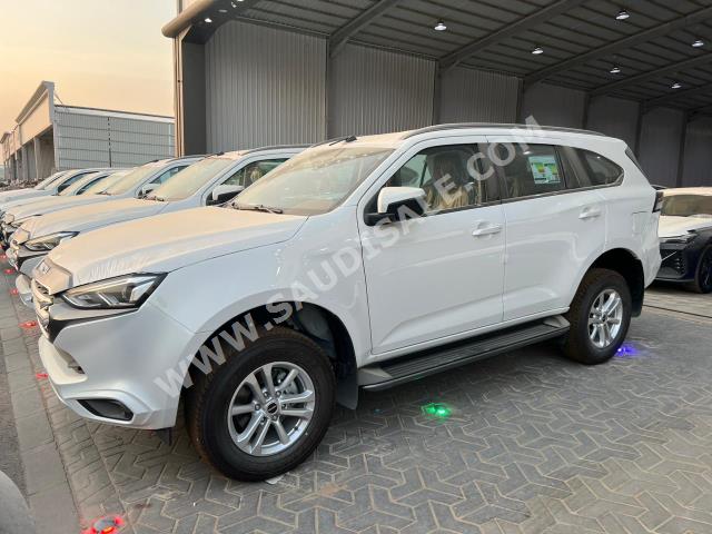 2023 ايسوزو ام يو اكس