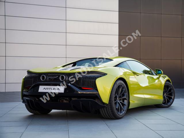 2023 مكلارين ارتورا