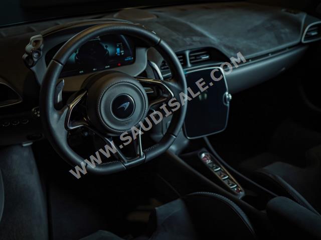 2023 مكلارين ارتورا