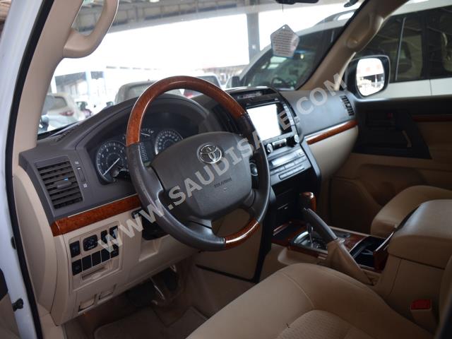 2013 Toyota Land Cruiser GXR