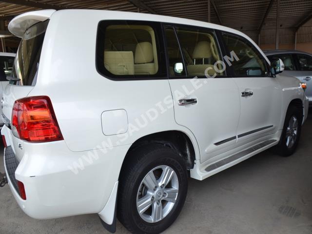 2013 Toyota Land Cruiser GXR