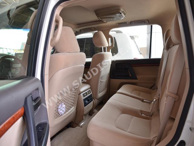 2013 Toyota Land Cruiser GXR