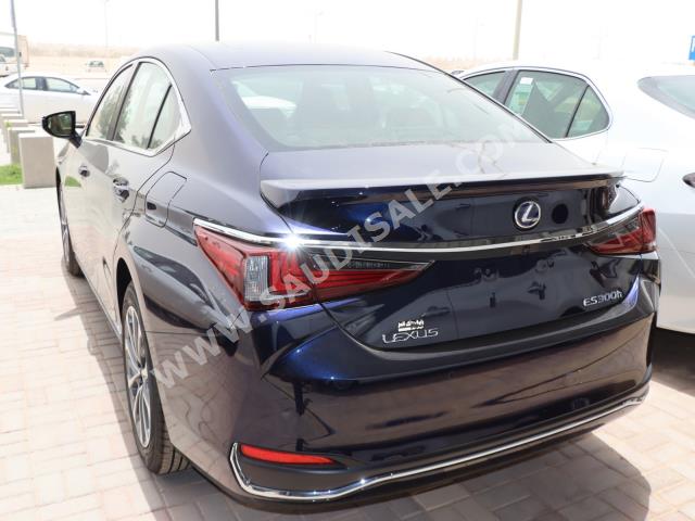 2022 Lexus ES 300