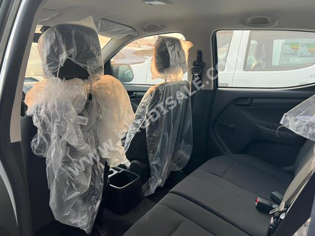 2023 ايسوزو بيكب غمارتين