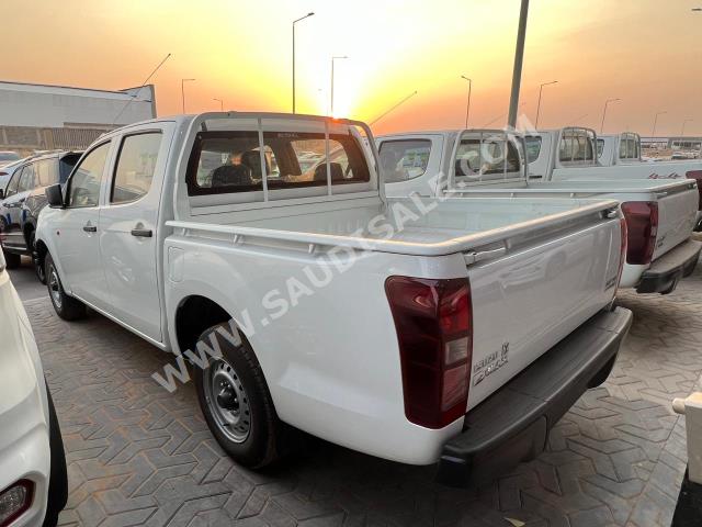 2023 ايسوزو بيكب غمارتين