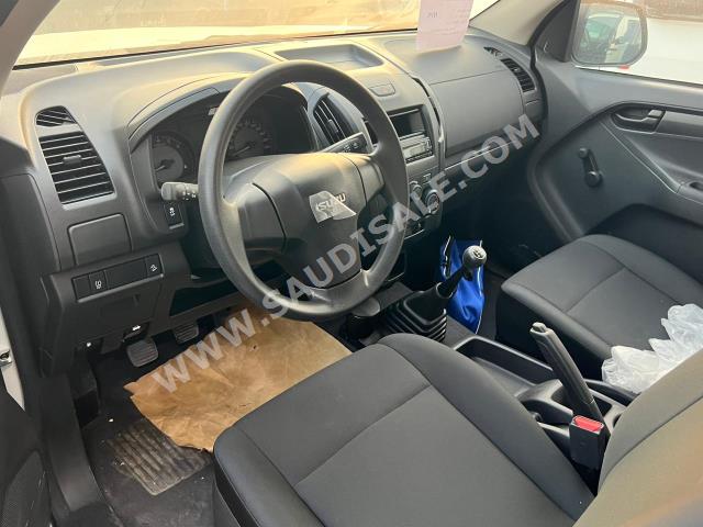 2023 ايسوزو بيكب غمارتين