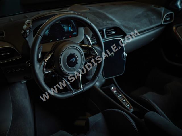 2023 مكلارين ارتورا