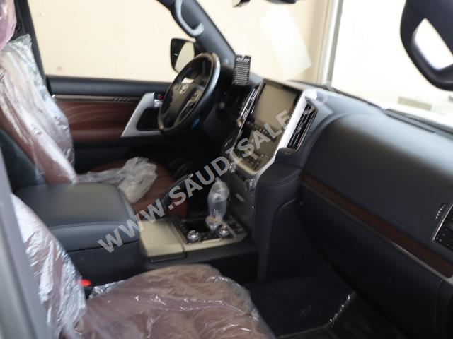 2021 تويوتا لاند كروزر في اكس ار