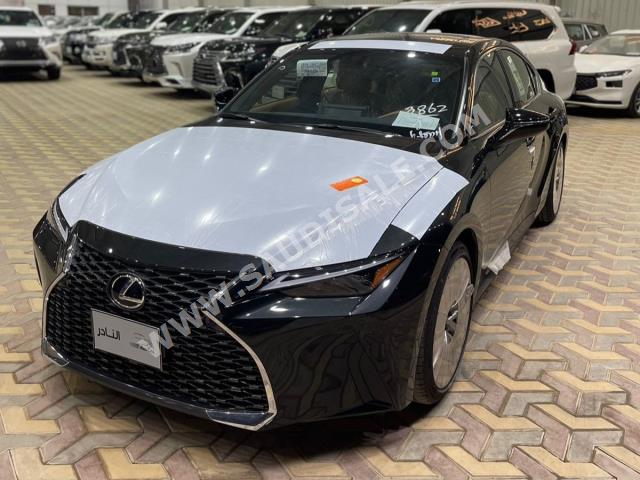 2023 لكزس إي إس 350