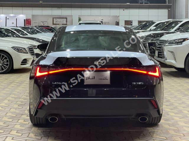 2023 لكزس إي إس 350