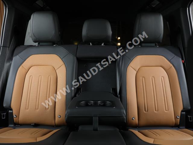 2023 لاند روفر ديفيندر اكس 110