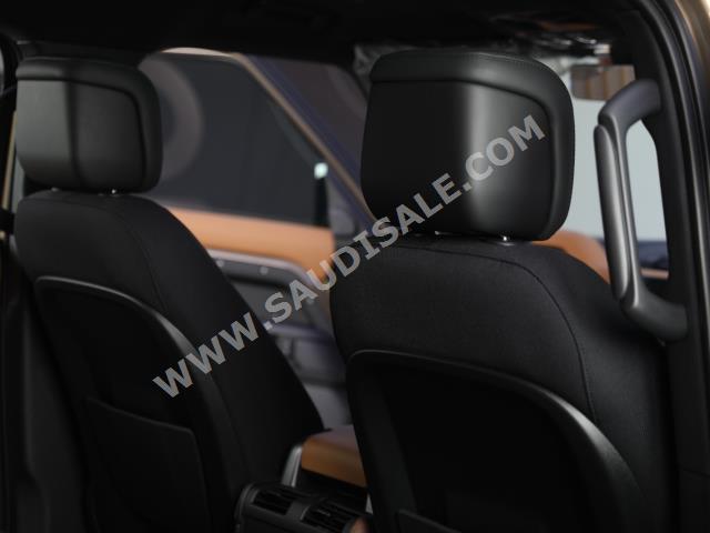 2023 لاند روفر ديفيندر اكس 110