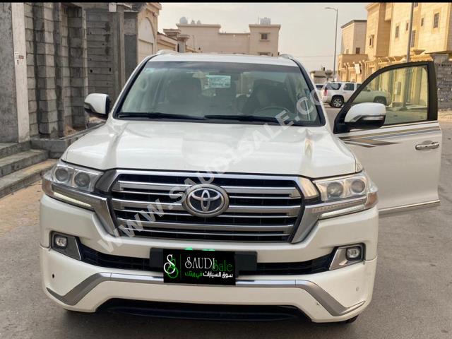 2017 Toyota Land Cruiser VXR