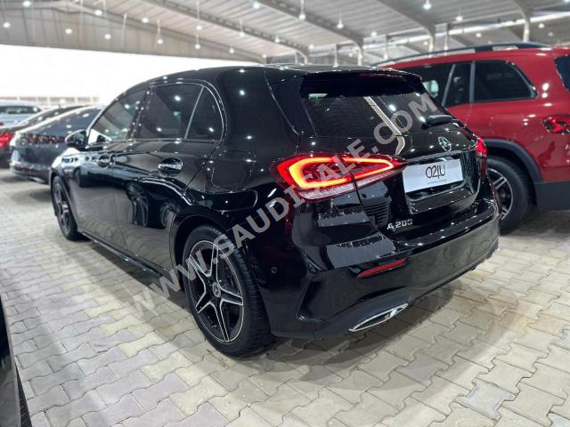2022 مرسيدس - بنز أي 200