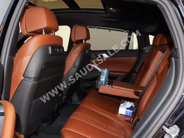 2021 بي ام دبليو الفئة اكس 6 إم كت