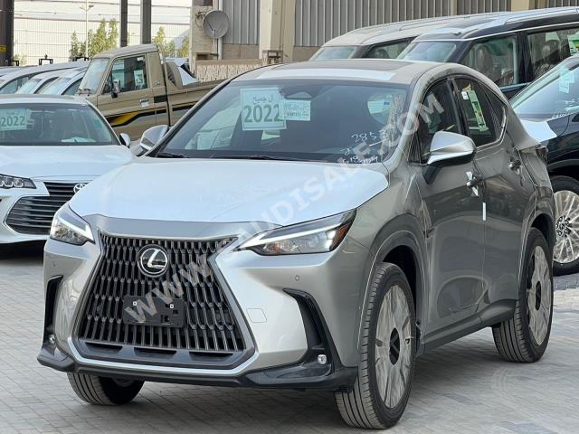 2022 لكزس إن إكس 350